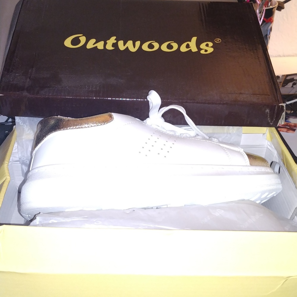 NIB Outwoods Sneakers